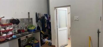 Nhà C4, DT 80m2(5*16m), 2PN/1WC, Giá 690tr, gần chợ