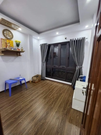 Bán nhà gấp 5 tầng ngay gân -Tây Mỗ , gần đường lớn , ô tô đỗ cửa , giá 3.5 tỷ .