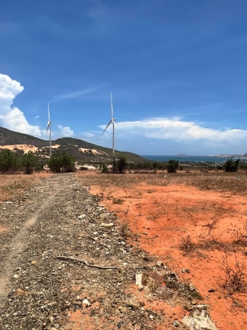 Kẹt tiền bán gấp 2 sào đất view biển tại Hòa Thắng, giá 449 triệu/sào, đường rải sỏi