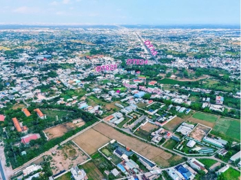 ĐÂT NẰM TẠI TRUNG TÂM THỊ TRẤN