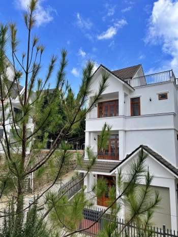 SANG NHƯỢNG VILLA TÂM HUYẾT NGUYỄN ĐÌNH CHIỂU, ĐÀ LẠT - 5PN, SÂN VƯỜN BBQ, HẺM Ô TÔ