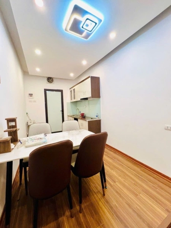 Bán căn hộ tập thể phố 8-3 tầng 4- Diện tích 50m2 - Vài bước ra chợ- Nhà mới ở ngay-1tỷ98