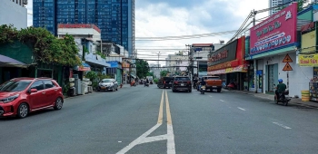 Bán nhà MT đường Phú Thuận , Q7. dt 18x10m 1 lầu . hiện tại xây 4 căn , vị trí vàng KDBB.